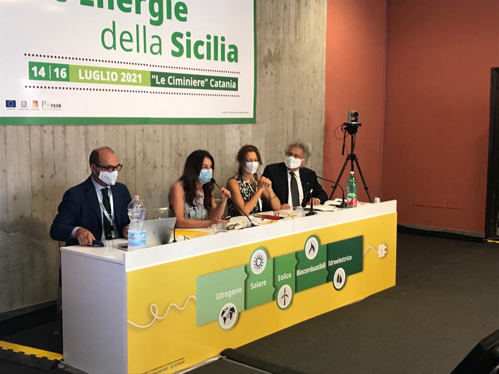 Ilaria Bertini sul palco della conferenza insieme agli altri interlocutori