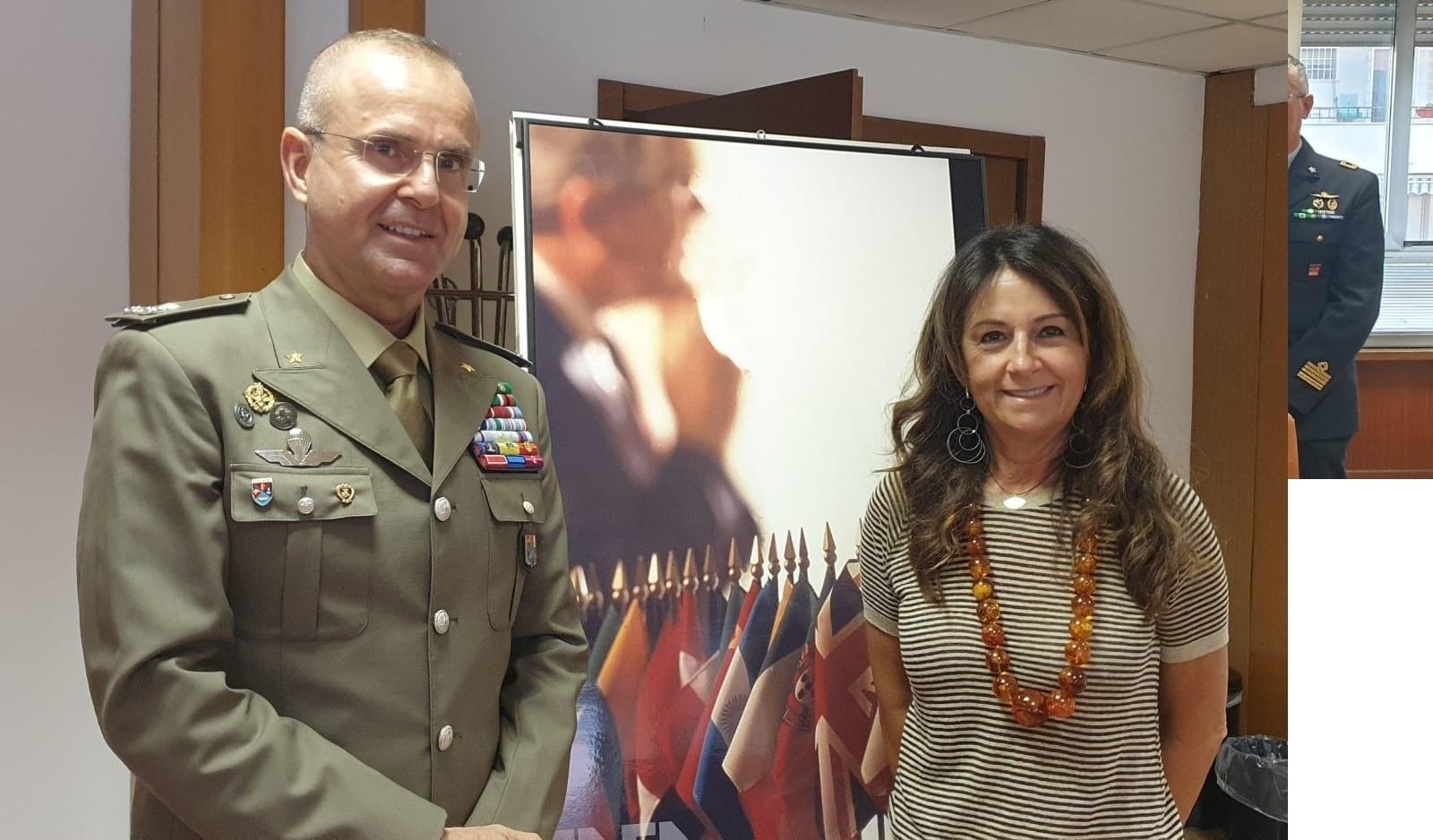 Foto con rappresentante del Ministero della Difesa e Ilaria Bertini