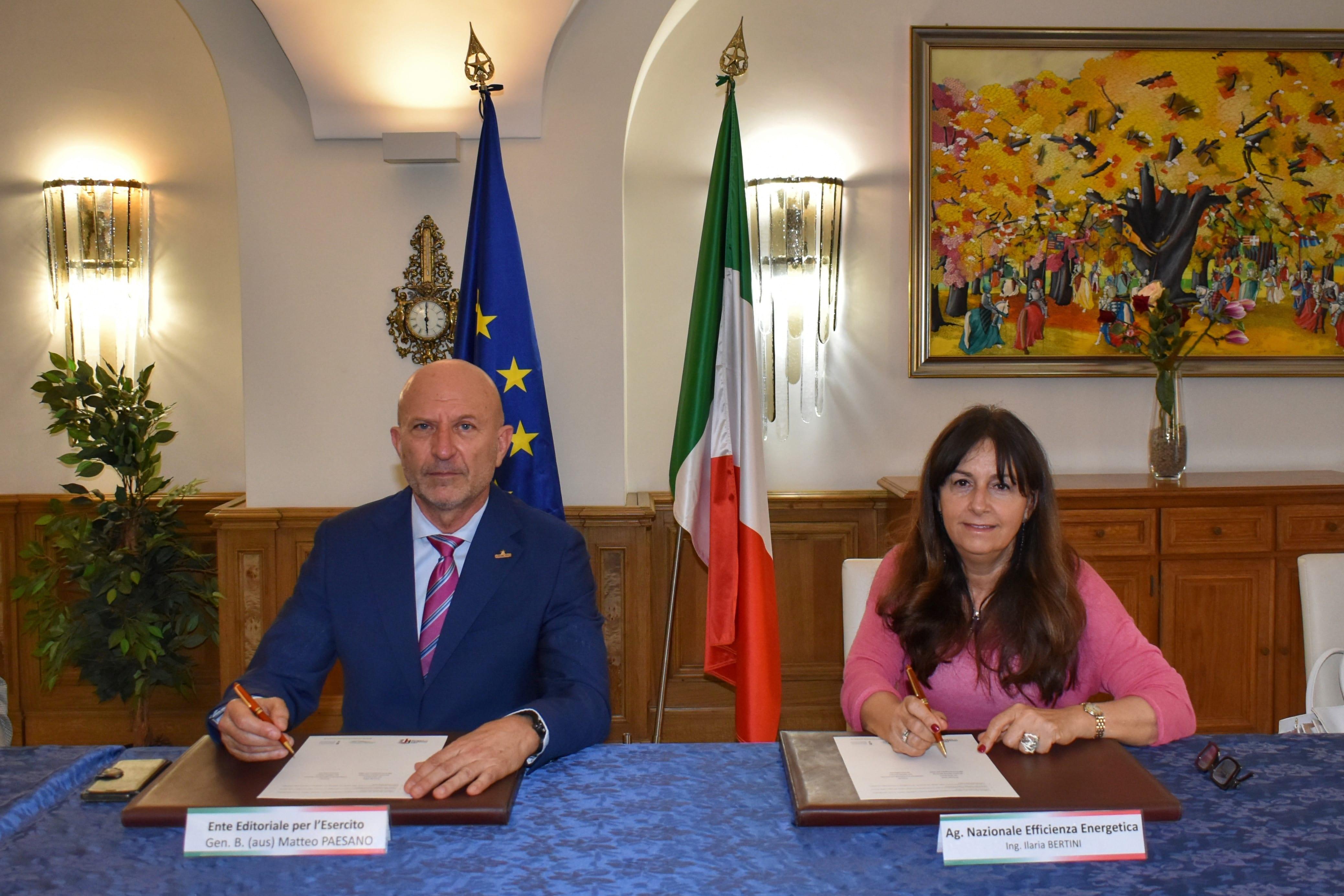 foto con i firmatari dell'accordo, generale Paesano e ingegner Bertini