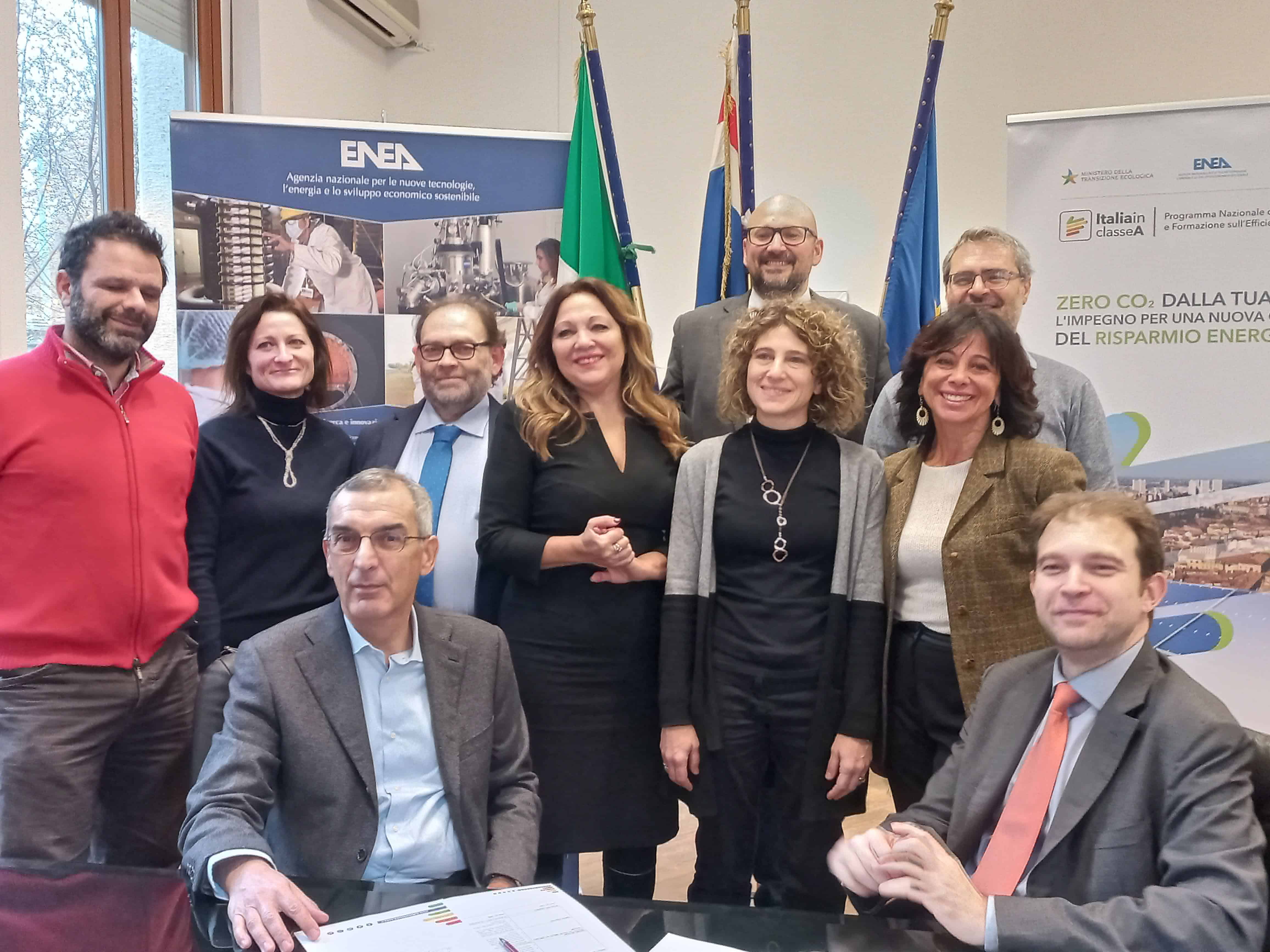 Gli staff di Città Metropolitana di Milano e di ENEA dopo la firma dell'accordo