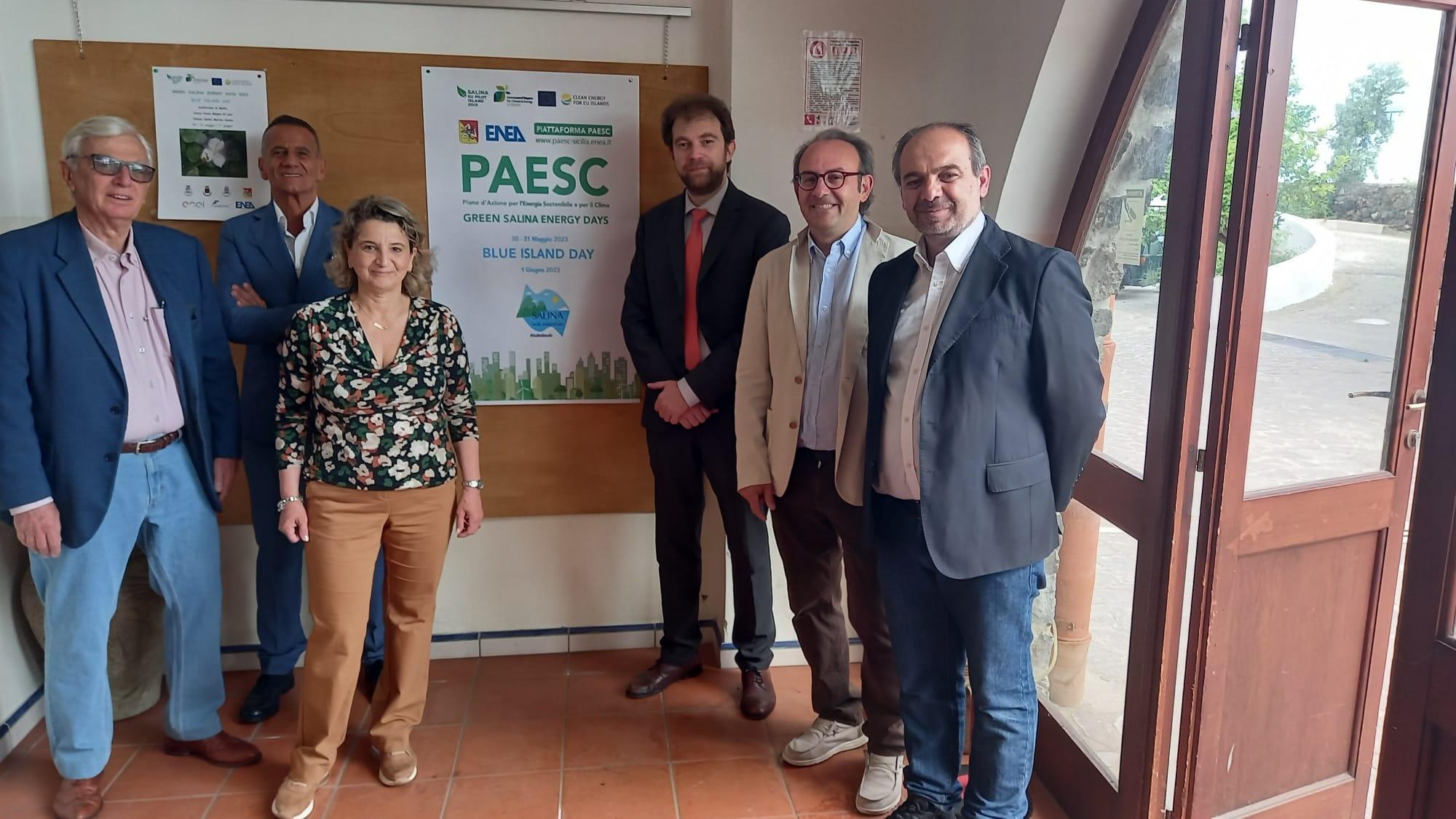 Una foto di gruppo dei partecipanti al focus dedicato ai Piani d’Azione per l’Energia Sostenibile ed il Clima - La Piattaforma PAESC