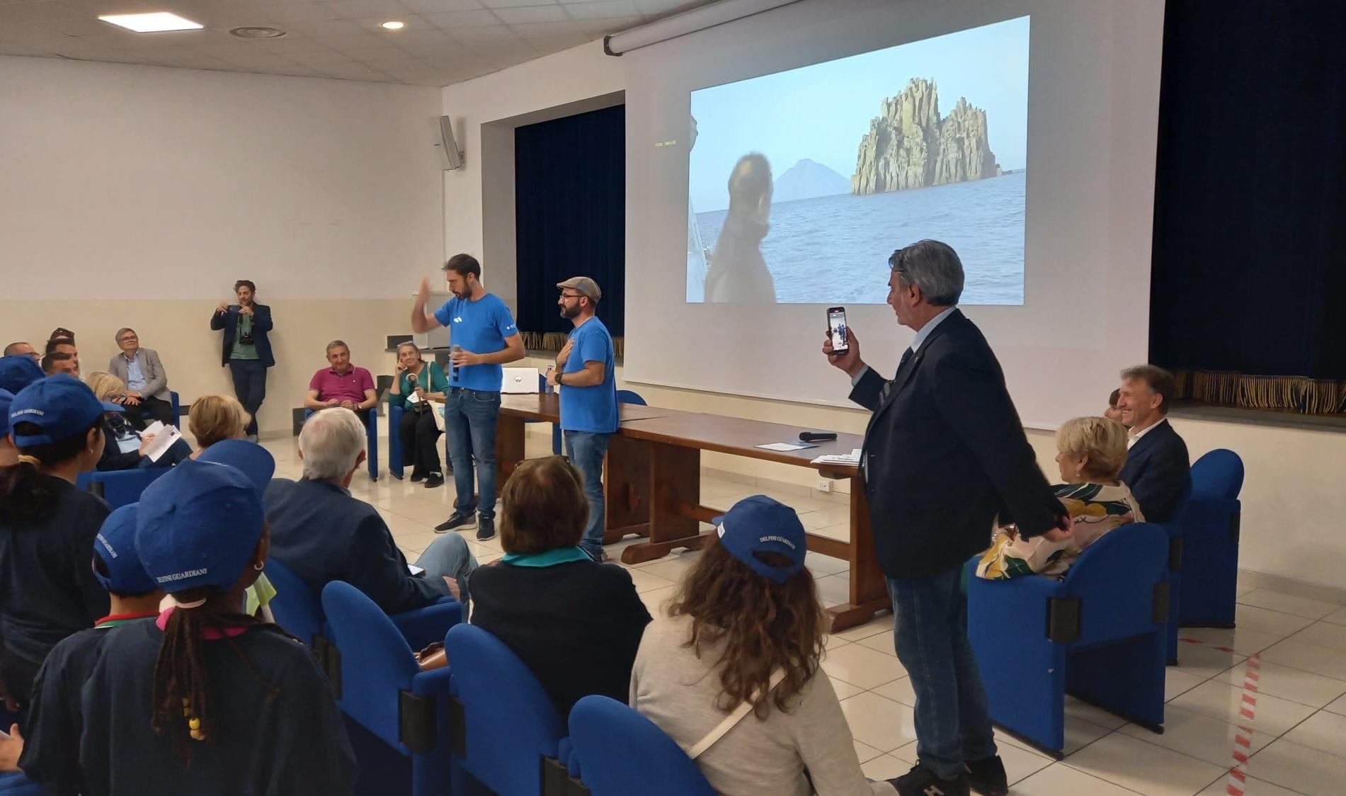 Un'immagine dell'incontro seguito alla proiezione del video Isole da Sole realizzato da ENEA