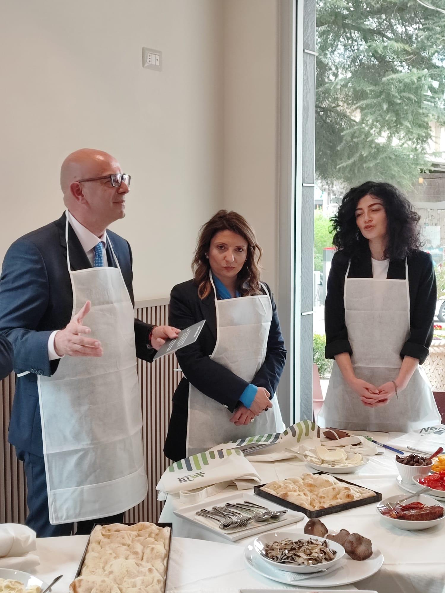 Un'immagine del sindaco Franz Caruso all'Urban Lunch Talk tenutosi a Cosenza nell'ambito della campagna Italia in Classe A