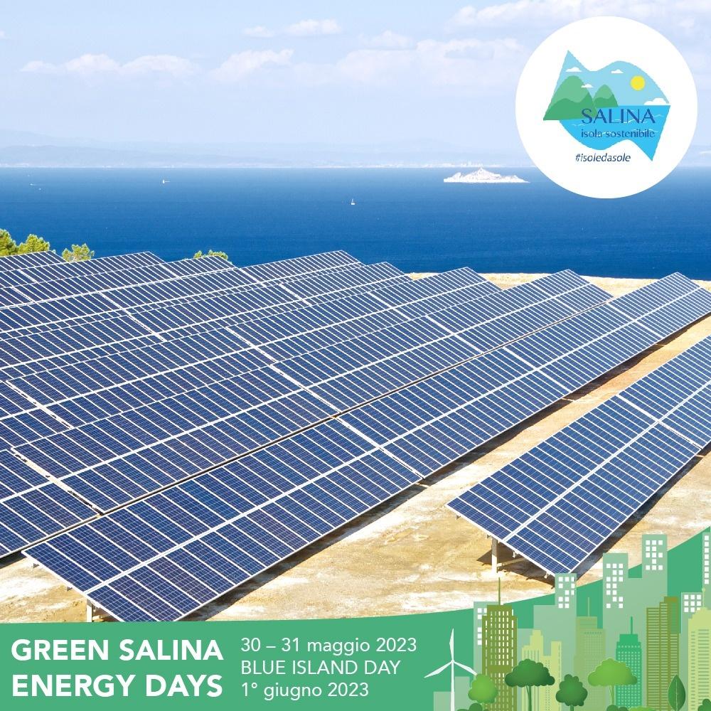 La locandina del Green Salina Energy Days con al centro tanti pannelli fotovoltaici e uno scorcio marino. In alto il logo di Salina isola sostenibile