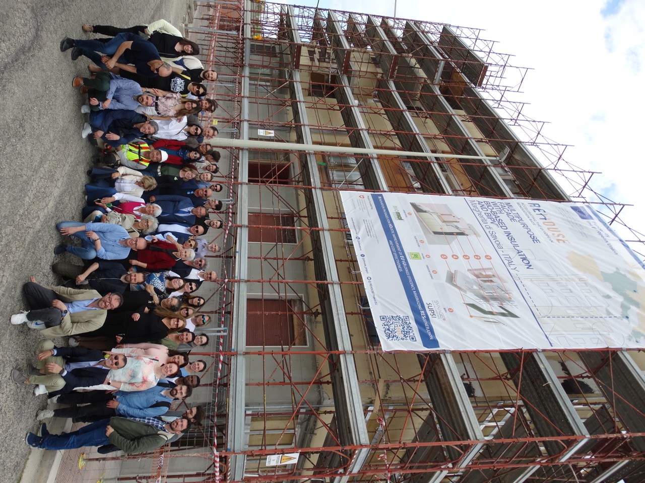 I rappresentanti dei partner del progetto REHOUSE in visita all'edificio di Margherita di Savoia, oggetto delle attività di riqualificazione
