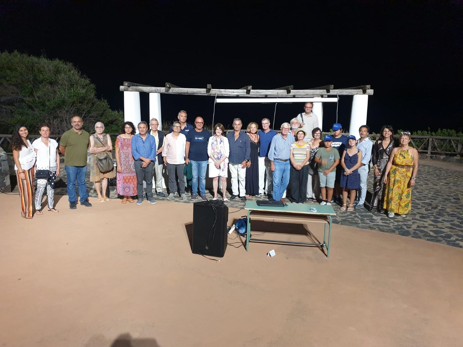 Foto di gruppo dei partecipanti alla serata inaugurale