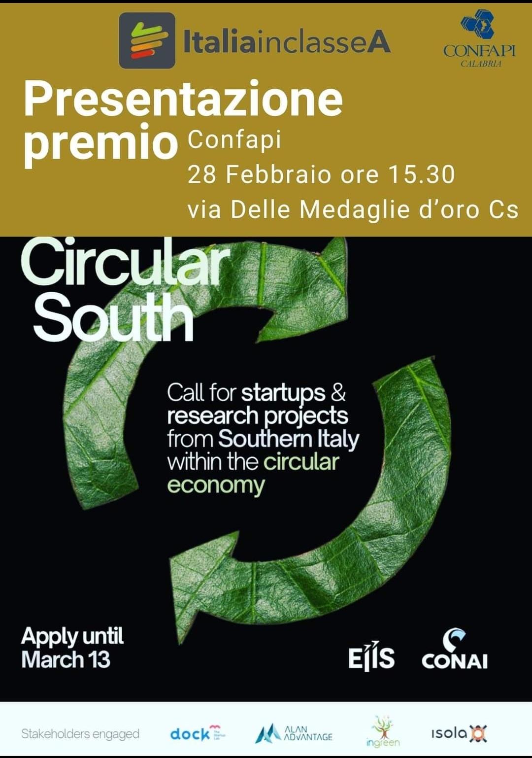 La locandina della presentazione del premio Circolar South il programma il 28 febbraio 2023 con i loghi di Italia in Classe A e di CONFAPI nella parte superiore e di CONAI e altri stakeholder nella parte inferiore