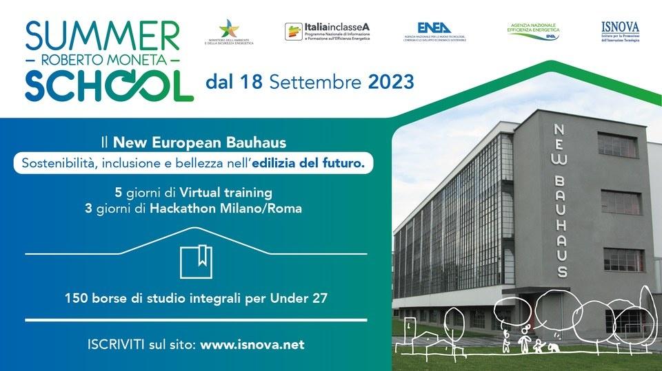 La locandina della Summer School Roberto Moneta con in alto i loghi MASE, Italia in Classe A, ENEA, Agenzia Nazionale Efficienza Energetica e ISNOVA. Sullo sfondo un edificio