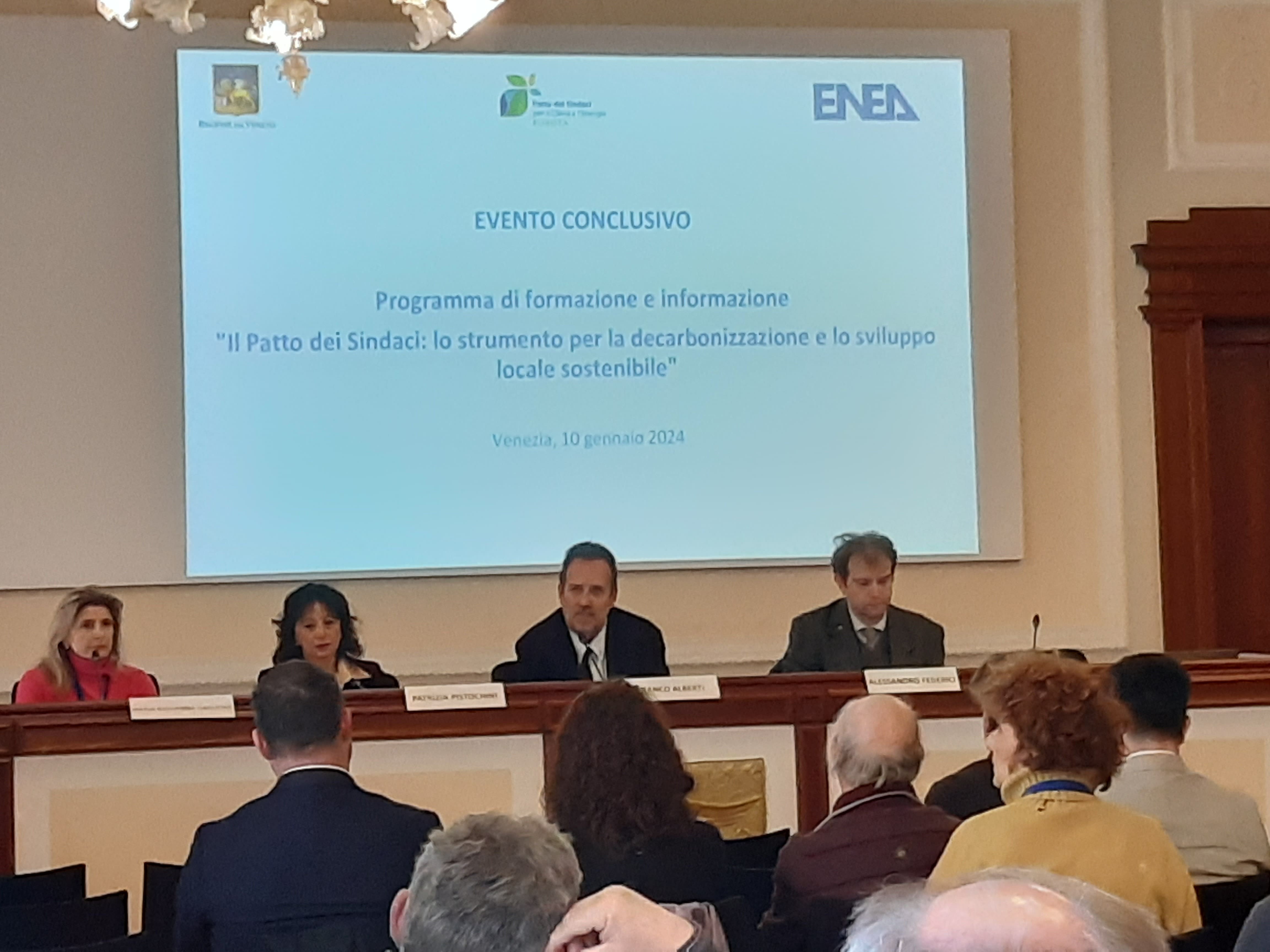 I relatori del workshop finale del ciclo di incontri organizzato da ENEA e Regione del Veneto. Da destra verso sinistra: Mariagiovanna Gaglione, Patrizia Pistochini, Franco Alberti, Alessandro Federici 