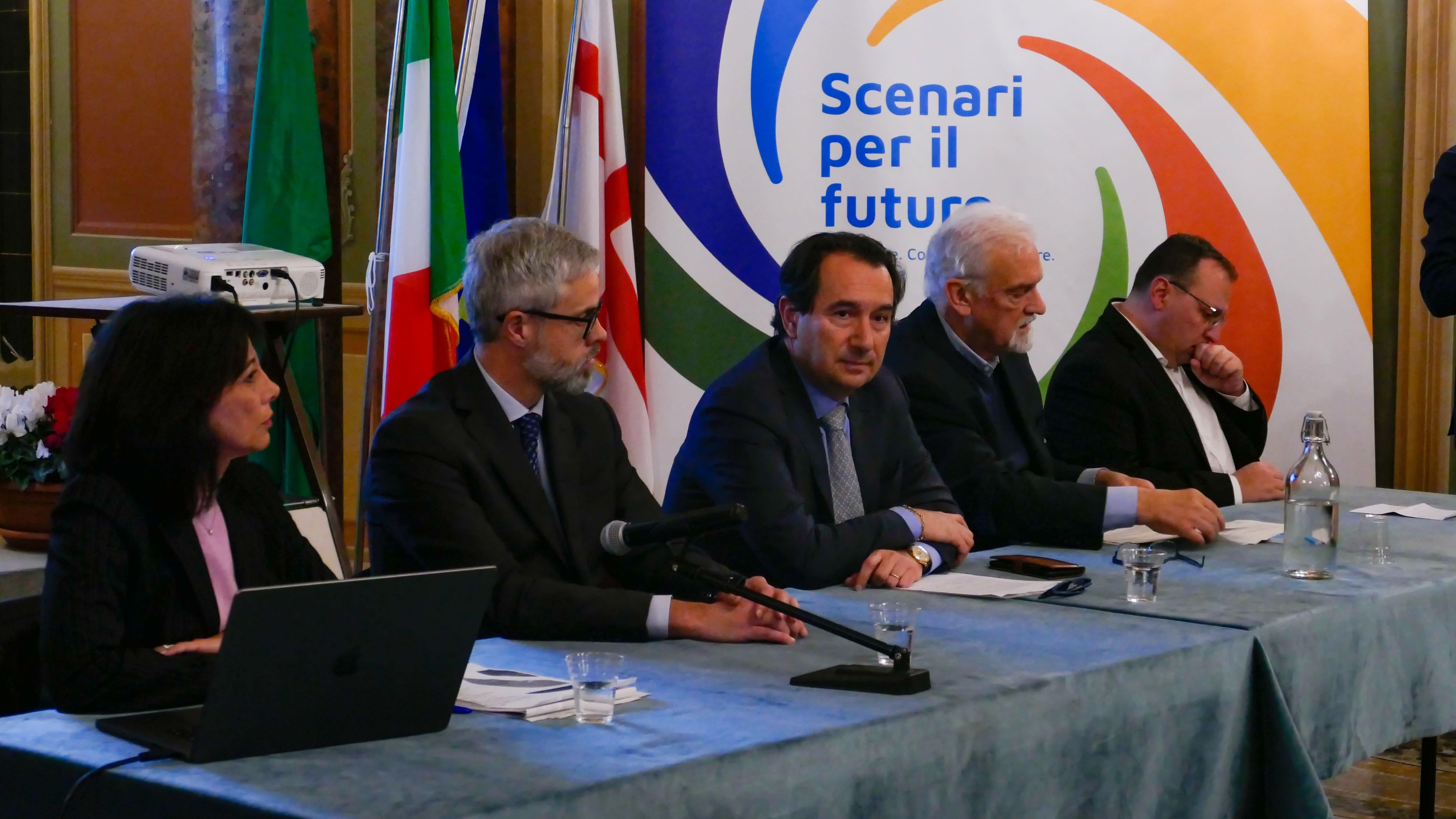 Un'immagine del convegno "Scenari per il futuro" tenutosi a Verese. Prima da sinistra, Patrizia Pistochini di ENEA DUEE
