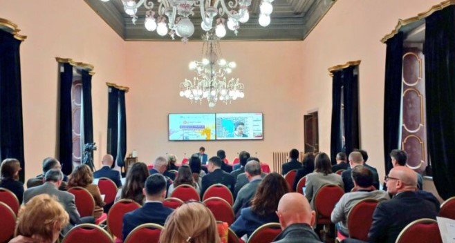 Un'immagine della sala di di Palazzo Falletti in cui si è svolto l’evento conclusivo del progetto europeo GREENROAD