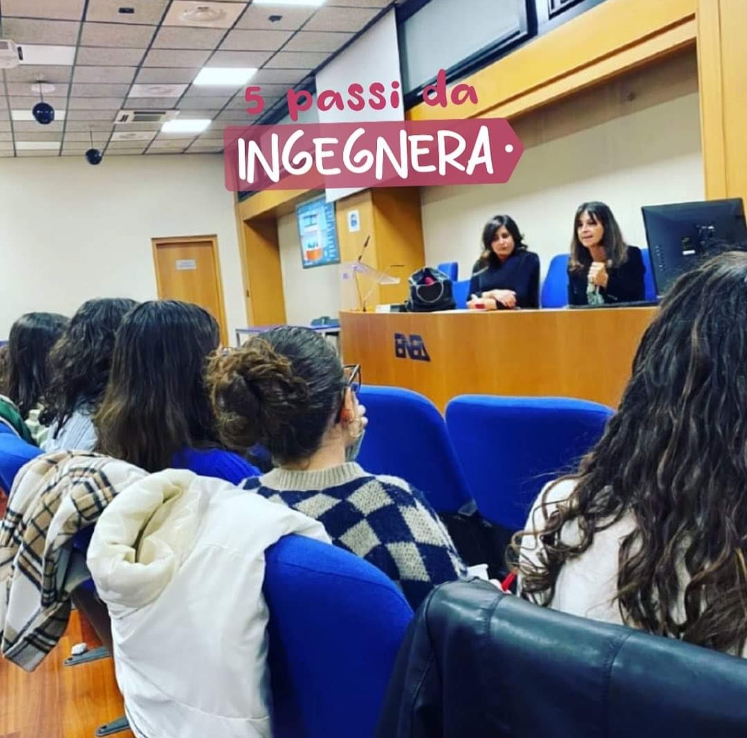 Un'immagine di una delle lezioni del progetto "5 passi da... ingegnera". Da destra Ilaria Bertni, Direttrice ENEA DUEE, e Ilaria Sergi (ENEA DUEE)