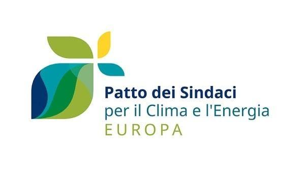 Logo del Patto dei Sindaci per il Clima e l'Energia, iniziativa europea che coinvolge le amministrazioni locali nell'attuazione di politiche per la transizione energetica e la resilienza climatica