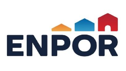 Il logo del progetto europeo ENPOR con scritta nera su sfondo bianco sormontato da tre elementi di colore giallo, blu e rosso