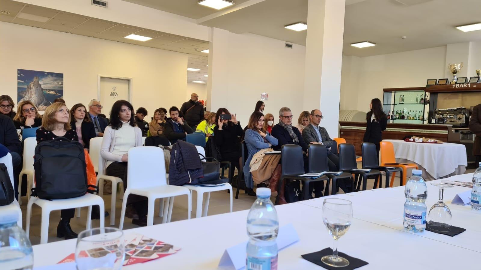 Un'immagine della presentazione del progetto REHOUSE avvenuta presso l'istituto alberghiero di Margherita di Savoia